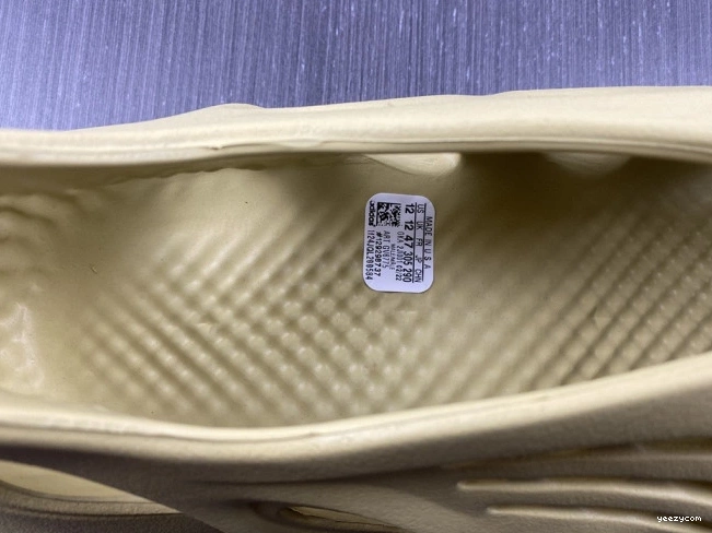 Sulfur GV6775 Foam RNNR Adidas Yeezy 1125